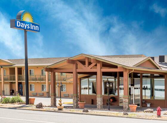 Days Inn by Wyndham Delta CO allows check-in for 18 year-old guests