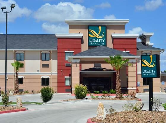 Quality Inn & Suites Kenedy - Karnes City allows check-in for 18 year-old guests