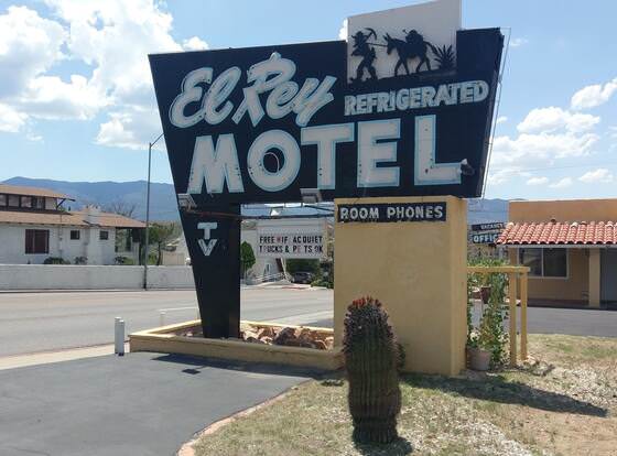 El Rey Motel allows check-in for 18 year-old guests