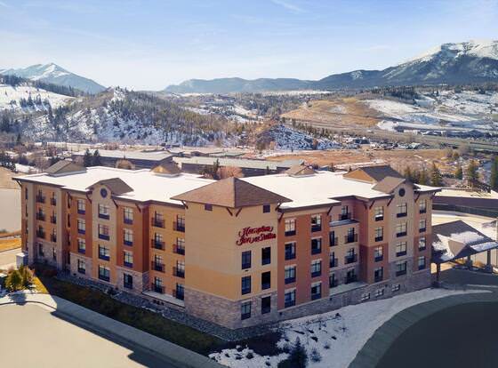 Hampton Inn & Suites Silverthorne allows check-in for 18 year-old guests