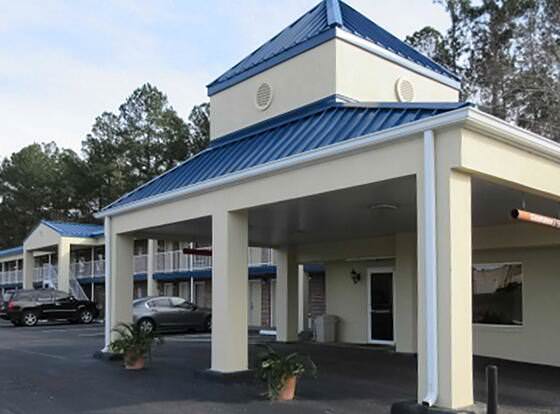 Rodeway Inn Walterboro I-95 allows check-in for 18 year-old guests