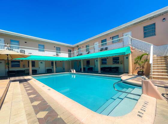 Hollywood Beach Blue Wave allows check-in for 18 year-old guests