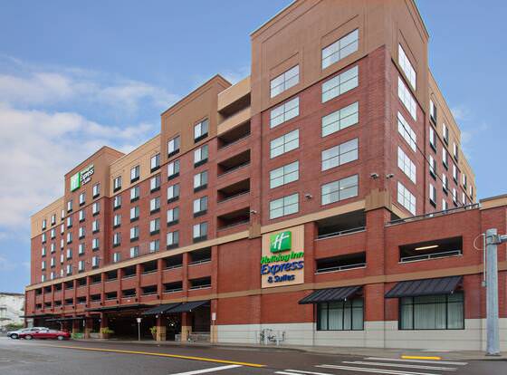 Holiday Inn Express Hotel & Suites Tacoma Downtown, an IHG Hotel allows check-in for 18 year-old guests