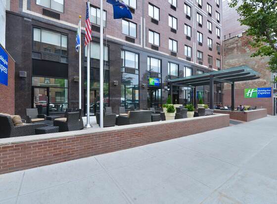 Holiday Inn Express New York - Manhattan West Side, an IHG Hotel allows check-in for 18 year-old guests