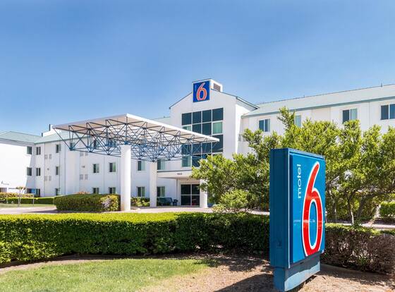 Motel 6 Irving, TX - DFW Airport North allows check-in for 18 year-old guests