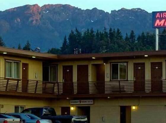 Aircrest Motel allows check-in for 18 year-old guests