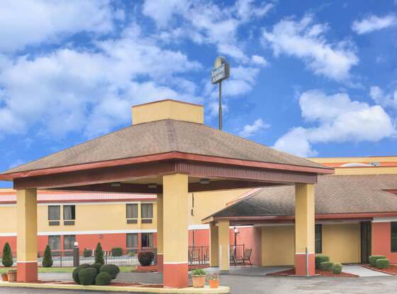 Days Inn & Suites by Wyndham Casey allows check-in for 18 year-old guests