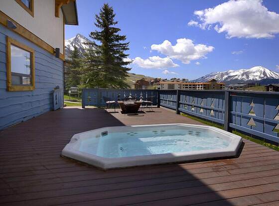 Nordic Inn allows check-in for 18 year-old guests