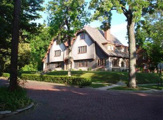 The Leonard at Logan allows check-in for 18 year-old guests