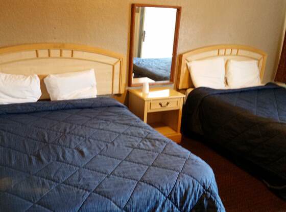 Casa Linda Motel allows check-in for 18 year-old guests
