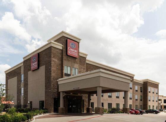 Comfort Suites near Westchase on Beltway 8 allows check-in for 18 year-old guests