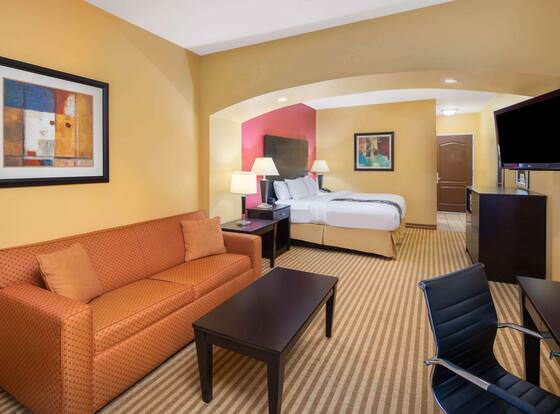 La Quinta Inn & Suites by Wyndham Atlanta-Union City allows check-in for 18 year-old guests