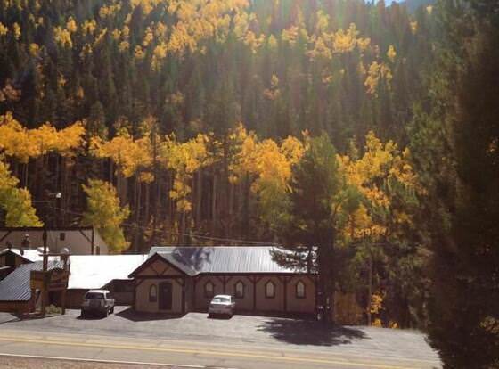 Amizette Inn and Restaurant allows check-in for 18 year-old guests