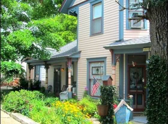 11 Singleton House Bed & Breakfast allows check-in for 18 year-old guests