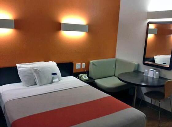 Motel 6 Palatine, IL - Chicago Northwest allows check-in for 18 year-old guests