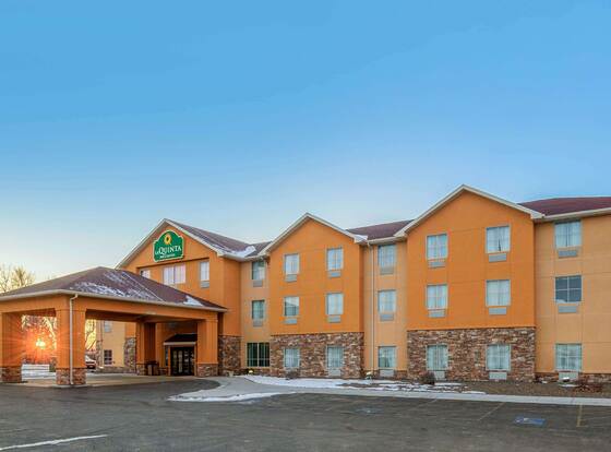 La Quinta Inn & Suites by Wyndham Glendive allows check-in for 18 year-old guests