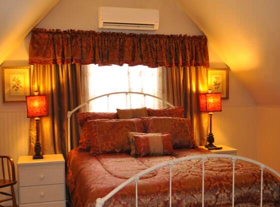 Victorian Inn & Carriage House allows check-in for 18 year-old guests