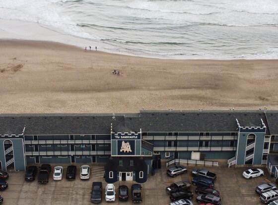 Sandcastle Beachfront Motel allows check-in for 18 year-old guests