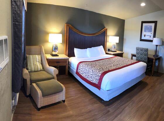 Rodeway Inn Flagstaff East Route 66 allows check-in for 18 year-old guests