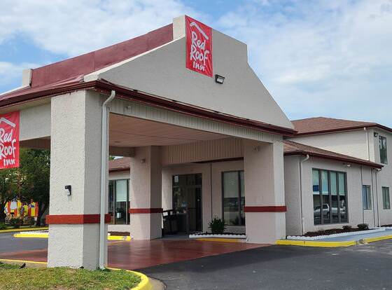 Red Roof Inn Florence, SC allows check-in for 18 year-old guests