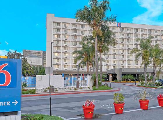Motel 6 Los Angeles, CA - Los Angeles - LAX allows check-in for 18 year-old guests