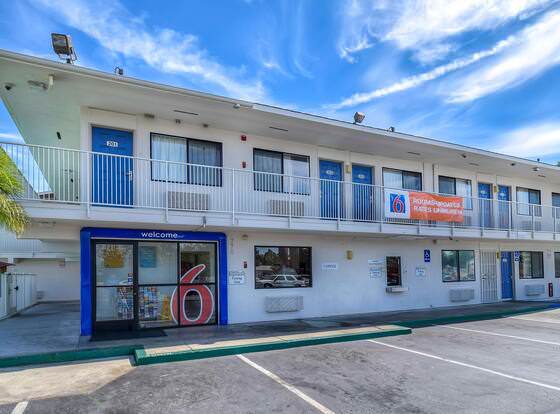 Motel 6 Stanton, CA allows check-in for 18 year-old guests