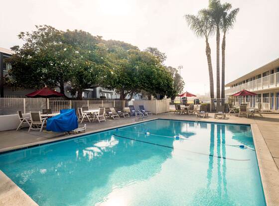 Motel 6 Morro Bay, CA allows check-in for 18 year-old guests