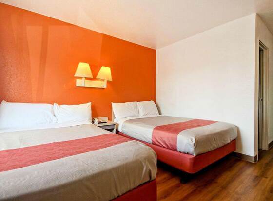 Travelodge by Wyndham Pompano Beach allows check-in for 18 year-old guests