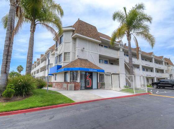 Motel 6 Chula Vista, CA - San Diego allows check-in for 18 year-old guests