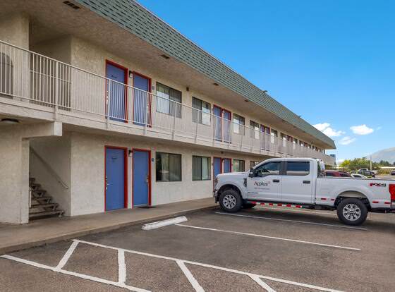 Knights Inn Sierra Vista allows check-in for 18 year-old guests