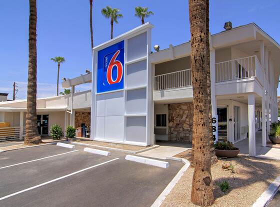 Motel 6 Old town Scottsdale/Fashion Square allows check-in for 18 year-old guests