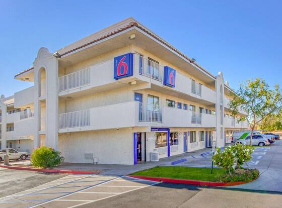 Motel 6 Phoenix, AZ - West allows check-in for 18 year-old guests