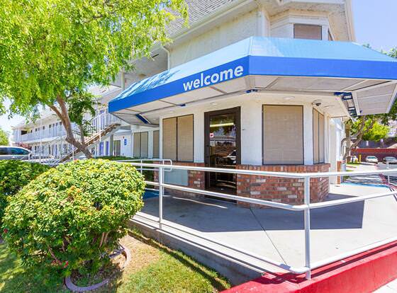 Motel 6 Mesa, AZ - South allows check-in for 18 year-old guests