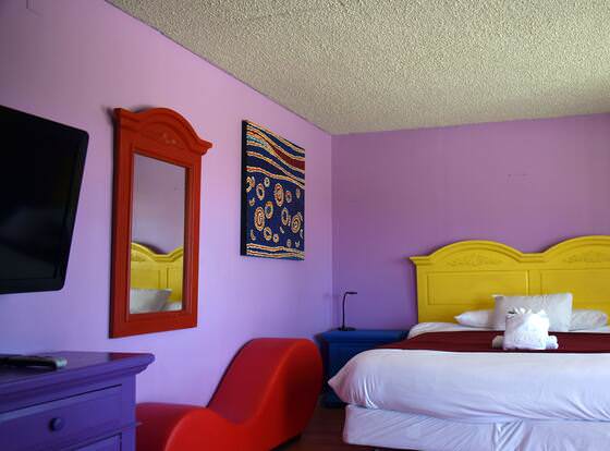 9 Palms Inn allows check-in for 18 year-old guests