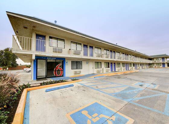 Motel 6 San Marcos, TX allows check-in for 18 year-old guests