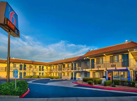 Motel 6 Vallejo, CA - Six Flags West allows check-in for 18 year-old guests