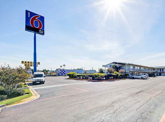 Motel 6 Laredo, TX - South allows check-in for 18 year-old guests