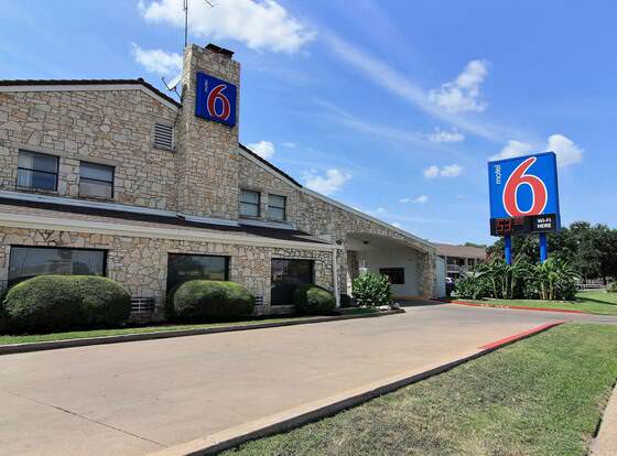 Motel 6 Austin, TX - Central Downtown UT allows check-in for 18 year-old guests