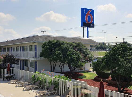 Motel 6 Austin, TX - North allows check-in for 18 year-old guests