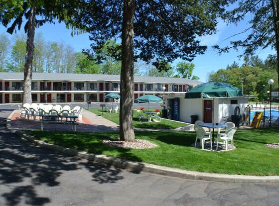 Amber's Inn & Suites allows check-in for 18 year-old guests