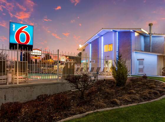 Motel 6 Boise, ID - Airport allows check-in for 18 year-old guests