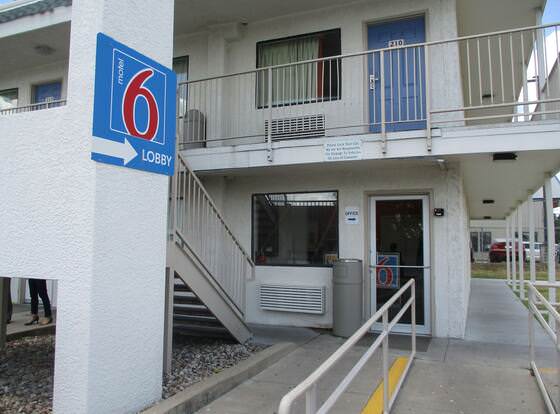 Motel 6 Austin, TX allows check-in for 18 year-old guests