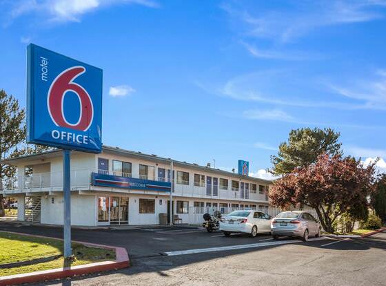Motel 6 Winnemucca, NV allows check-in for 18 year-old guests