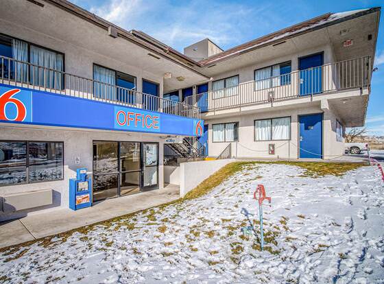 Motel 6 Elko, NV allows check-in for 18 year-old guests