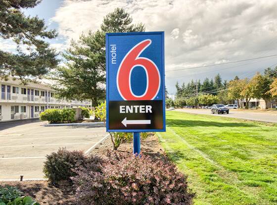 Motel 6 Everett, WA - North allows check-in for 18 year-old guests