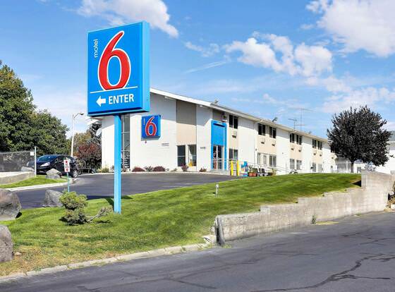 Motel 6 Idaho Falls, ID allows check-in for 18 year-old guests
