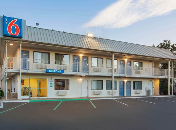 Motel 6 Woodland, CA – Sacramento Airport allows check-in for 18 year-old guests