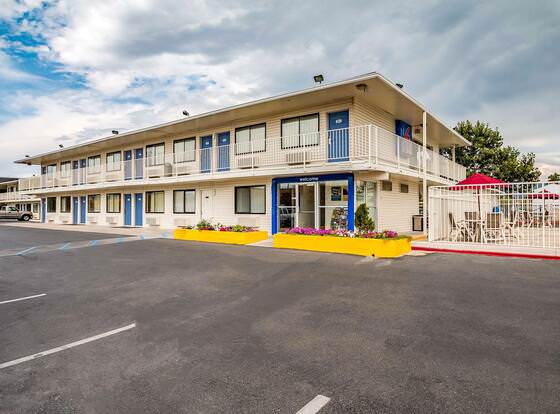 Motel 6 Salt Lake City, UT - West - Airport allows check-in for 18 year-old guests