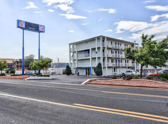 Motel 6 Flagstaff, AZ - East allows check-in for 18 year-old guests