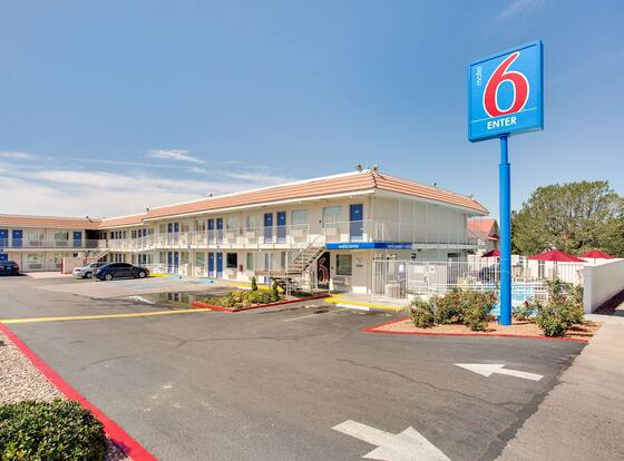 Motel 6 Albuquerque, NM - Carlisle allows check-in for 18 year-old guests